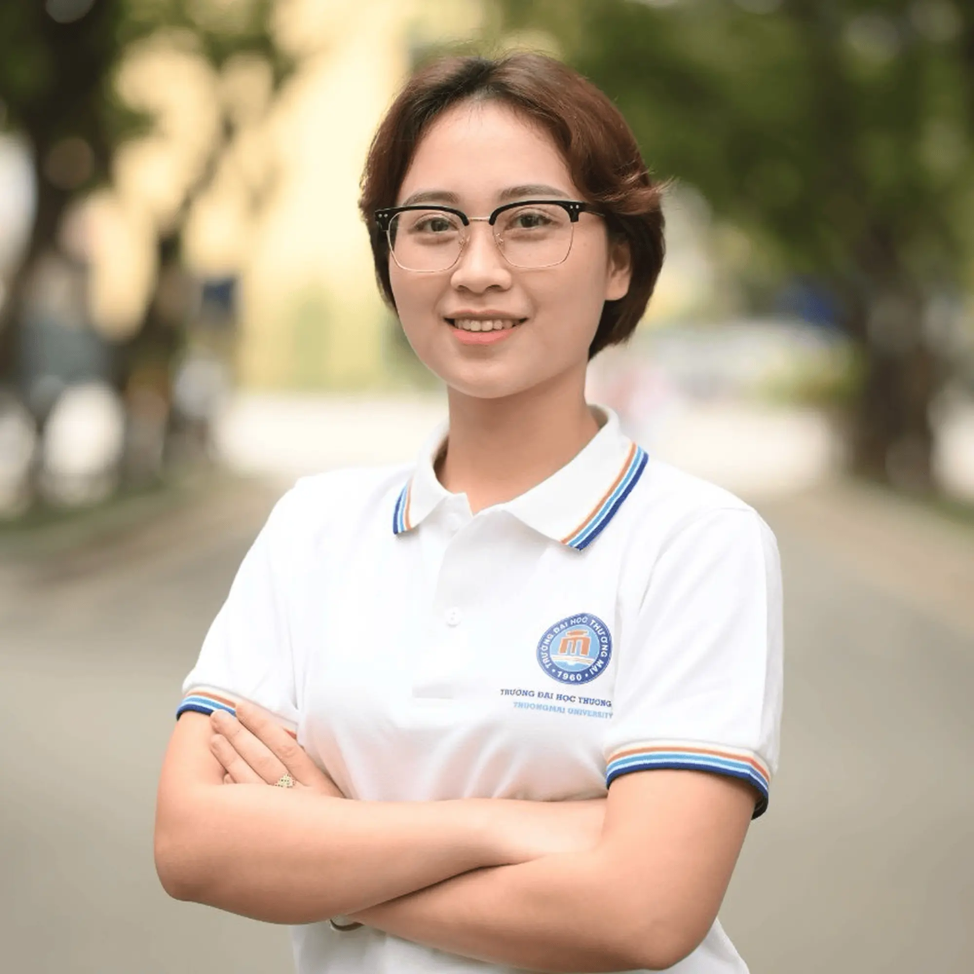 Chị Trần Mai & con Minh (lớp 8)